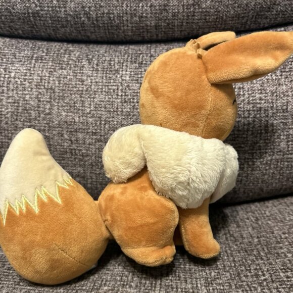 Pokémon Plush Eevee 8” Winking Plushie - Picture 3 of 3